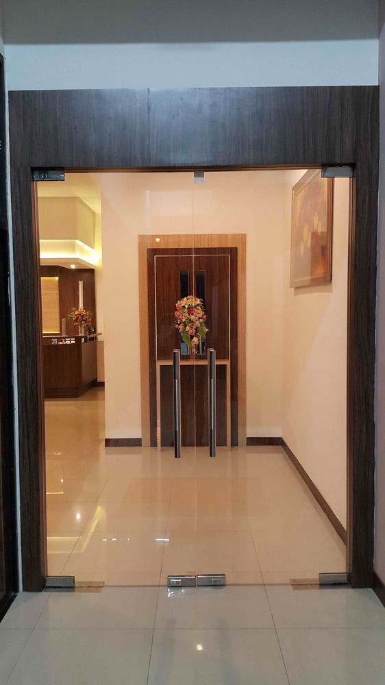 Focus Hotel Джакарта Экстерьер фото